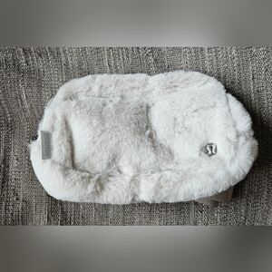 Lululemon Everywhere Belt Bag Plush Fleece Bone/Silver Color - NWT